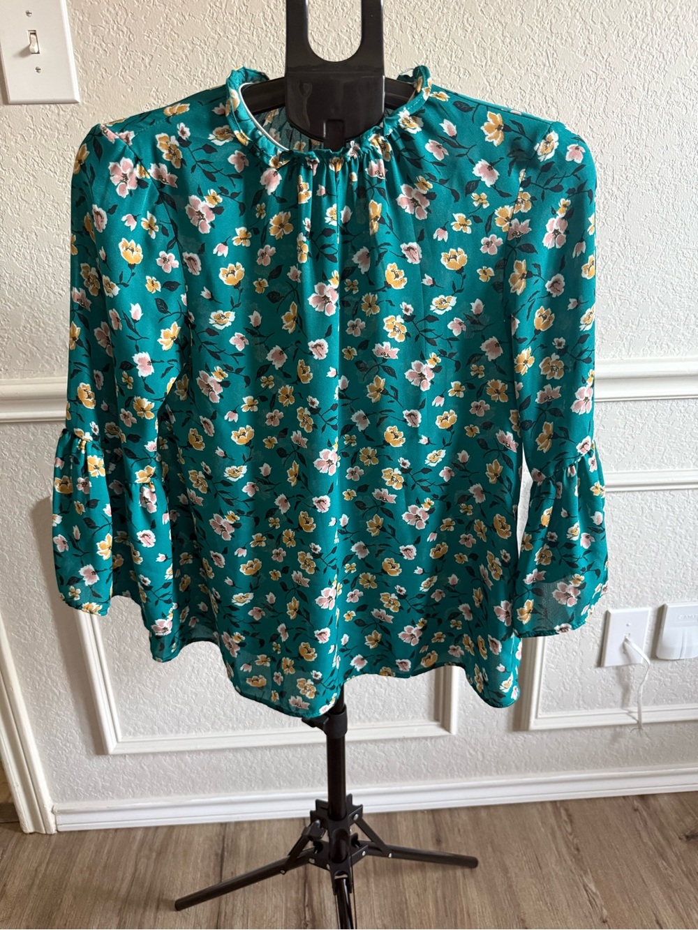 C Green Floral Long-Sleeve Gathered Neck Blouse